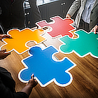 Logo Mediation– en Scheidingspraktijk Talking Is Solving: puzzle stukjes